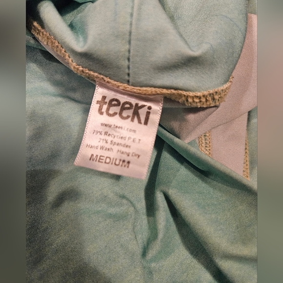 TEEKI LEGGINGS - 3 Size Med. Good pre-owned condition. - Picture 7 of 10